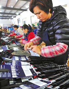 百項(xiàng)國內(nèi)專利撐起 中國運(yùn)動(dòng)杖之鄉(xiāng)